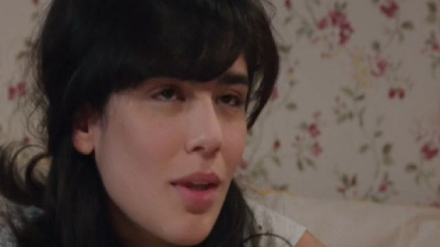 Il Paradiso delle signore: Stefania potrebbe capire che Gloria &egrave; sua mamma con una torta.
