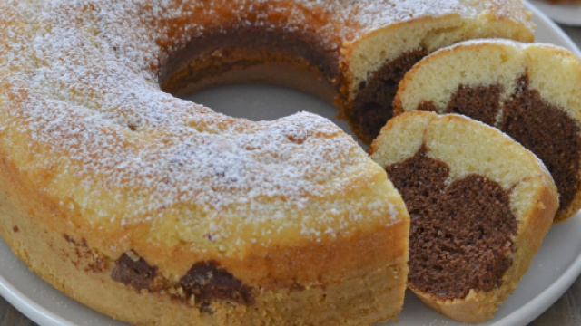 Ricetta ciambella bicolore senza burro, un dolce molto leggero