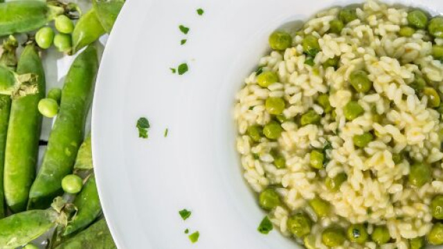 Risotto con i piselli, un primo piatto molto cremoso
