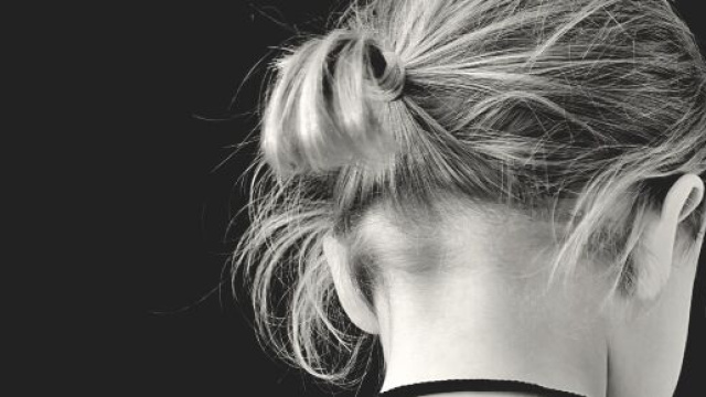 Una bambina di spalle (foto di stock: Alexandra/Pixabay)