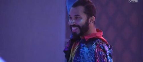 Gilberto escolheu o tema arco-&iacute;ris para celebrar sua festa no 'BBB21' (Reprodu&ccedil;&atilde;o/TV Globo)