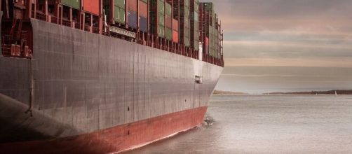 Traffic in the Suez Canal will resume as soon as the vessel is towed to another position (Image source: Kliempictures/Pixabay)