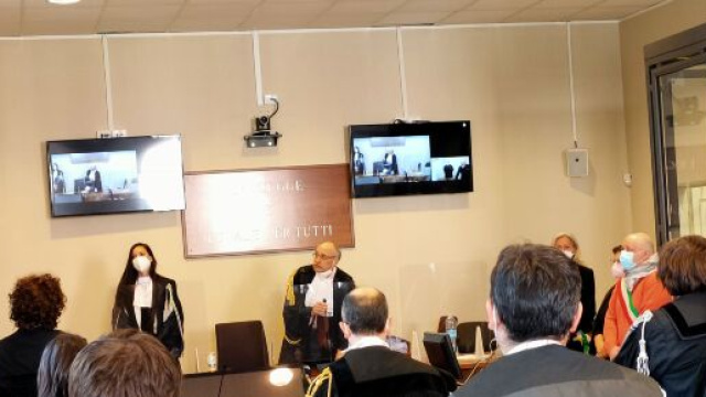 Omicidio del piccolo di Novara: condannati all'ergastolo la madre e l'ex compagno.