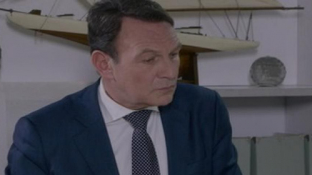 Un Posto al sole, anticipazioni 29 marzo - 2 aprile: Roberto vuole l'aiuto di Marina.