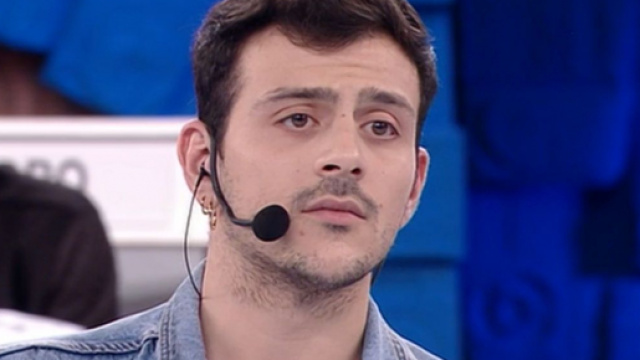 Amici, Leonardo sarebbe l'escluso del 2&deg; serale: i fan l'avrebbero visto fuori dagli studi.