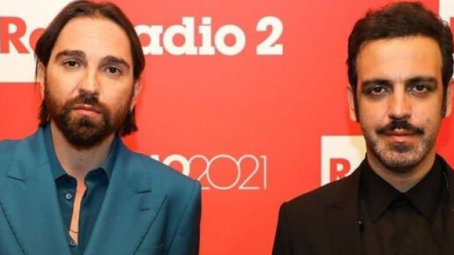 Colapesce e Dimartino, il video della canzone 'Musica leggerissima' - sky.it