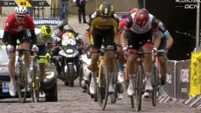 Il passaggio sul Kemmelberg, muro simbolo della Gand - Wevelgem.