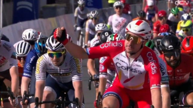 La vittoria di Elia Viviani alla Cholet Pays de Loire.