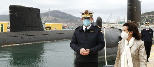 La ministra Robles visit&oacute; la Base de Submarinos para anunciar la pr&oacute;xima botadura del S-81 'Isaac Peral'. (Foto: Ministerio de Defensa)