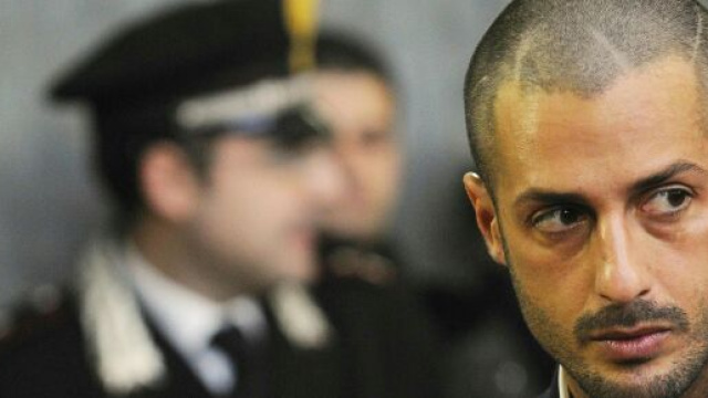 Fabrizio Corona sorvegliato a vista in cella - theteller.it