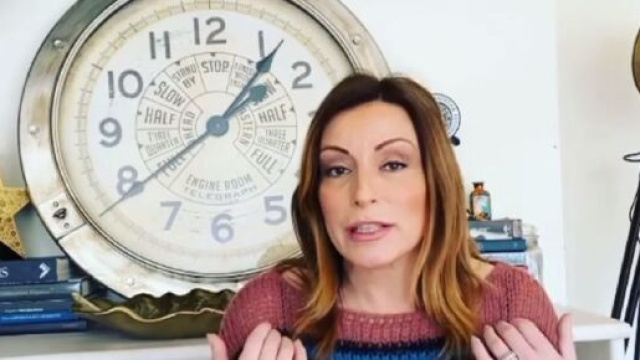 Lucia Borgonzoni durante la breve diretta Facebook dedicata a Leonardo Da Vinci