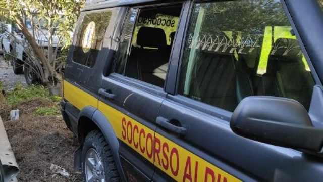 Volontari del Soccorso Alpino derubati da un raid di ladri in Sicilia.