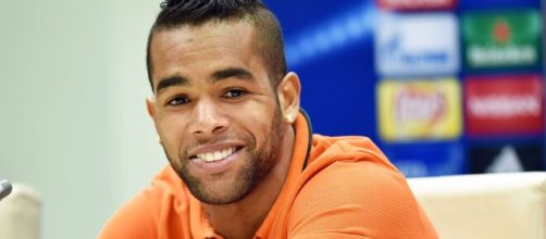 Gr&ecirc;mio sonda Alex Teixeira, livre no mercado (Arquivo Blasting News)