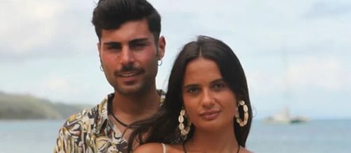 Hugo y Lara han compartido una imagen muy similar en sus respectivas redes sociales (Telecinco)