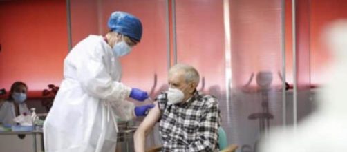 Las vacunas reducen los casos de contagios por coronavirus en las residencias de mayores. (Foto: D.Sinova/Comunidad de Madrid)