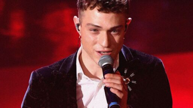 Sanremo, Amadeus su Irama: 'Si potrebbe esibire con il video della prova generale'.