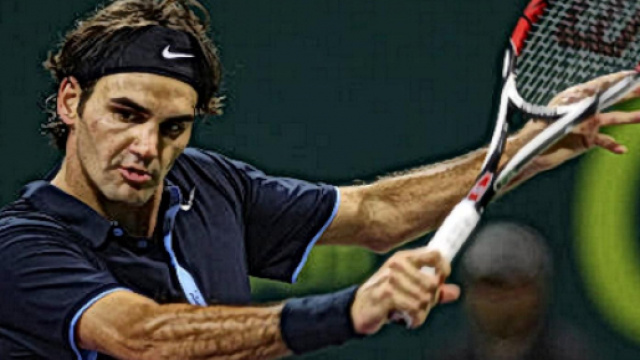 Roger Federer sui campi di Doha: lo svizzero rientra nel circuito Atp.