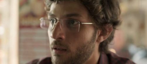 Danilo em choque em 'Amor de M&atilde;e' (Reprodu&ccedil;&atilde;o/TV Globo)