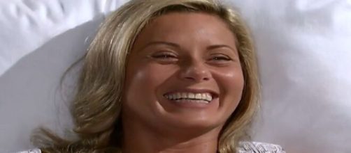 Helena d&aacute; &agrave; luz em 'La&ccedil;os de Fam&iacute;lia' (Reprodu&ccedil;&atilde;o/TV Globo)