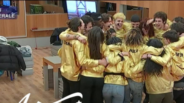 Sfida tra Aka7even e Sangiovanni, Pettinelli: 'Bisogna anche premiare chi sa cantare'.