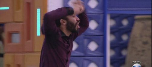 'BBB21': Gilberto sofre com sa&iacute;da de Sarah (Reprodu&ccedil;&atilde;o/TV Globo)