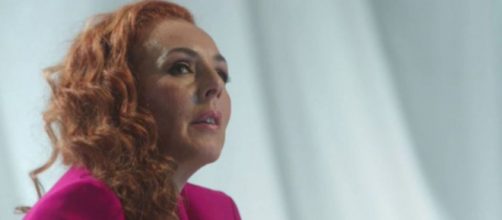 Cristina cuid&oacute; a Roc&iacute;o Carrasco y habr&iacute;a sido testigo de la violenta actitud de su ex marido. (Twitter @telecincoes)