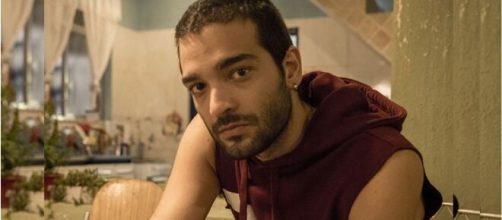 Sandro em 'Amor de M&atilde;e' (Foto: Globo)