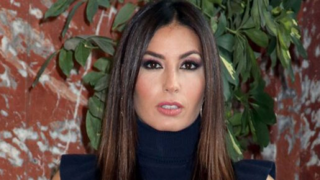 Elisabetta Gregoraci corteggiata da un un ammiratore segreto: per lei 300 rose rosse.