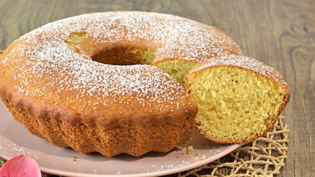 Torta allo yogurt senza burro, un dolce leggero e sano.