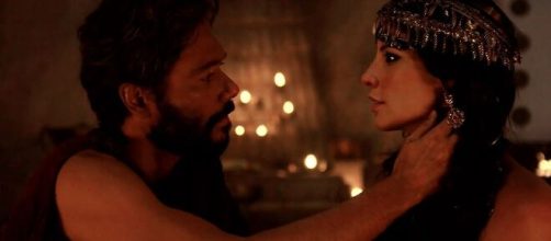 Ter&aacute; e Nadi em 'G&ecirc;nesis' (Reprodu&ccedil;&atilde;o/Record TV)