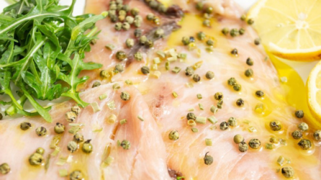 Carpaccio di pesce spada, una ricetta gustosa e veloce da preparare.