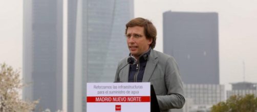 El alcalde de Madrid ha asegurado que desde el Gobierno del PSOE y Podemos hay una campa&ntilde;a contra la monarqu&iacute;a (Twitter @AlmeidaPP_)