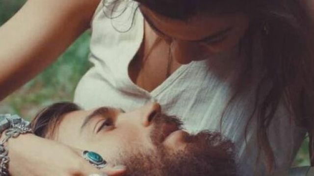 Daydreamer, trama 8 marzo: Sanem ferisce Divit alla testa con un bastone.