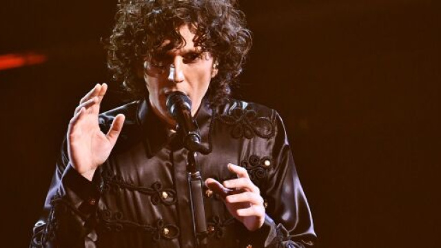 Sanremo, Ermal Meta alla nipotina: 'Canto tardissimo'.