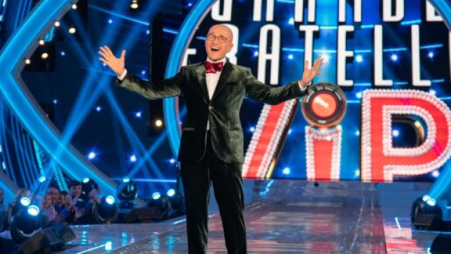 Grande Fratello Vip, Signorini critica Carlotta.
