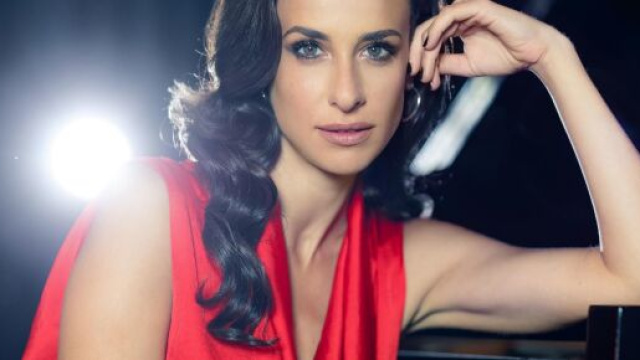Il Paradiso delle signore, Lara Komar interpreta la nuova capocommessa.