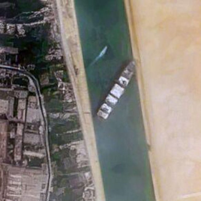 Porte-conteneurs Ever Given bloqu&eacute; dans le canal de Suez (Pierre Markuse/Flickr)