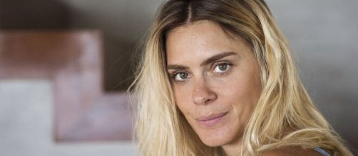 Carolina Dieckmann &eacute; vacinada contra a Covid-19 (Arquivo Blasting News)