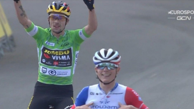 L'arrivo di Primoz Roglic e David Gaudu al Giro dei Paesi Baschi