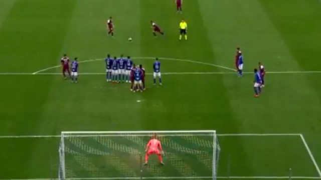 Le magnifique coup franc de Paredes - Photo capture d'&eacute;cran vid&eacute;o