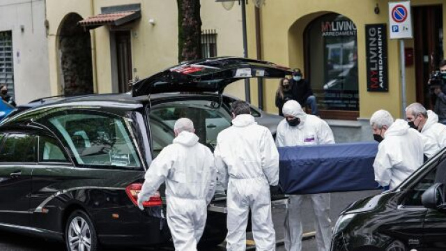 A Rivarolo Canavese, un pensionato di 83 anni ha ucciso la moglie, il figlio e i due propietari di casa per poi tentare il suicidio.