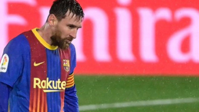 Messi grelotte en plein match avant de changer de maillot (Credit : Bein Sport)