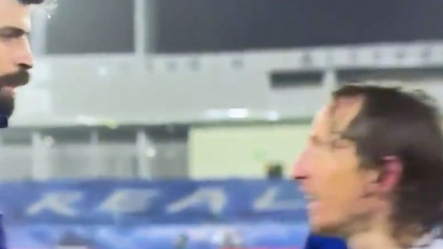 Modric et Piqu&eacute; au coeur d'un vif &eacute;change en fin de match apr&egrave;s Bar&ccedil;a vs Real. (capture d'&eacute;cran)
