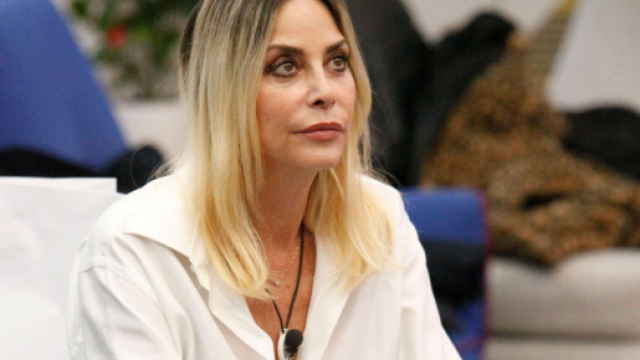 Stefania Orlando, la risposta al commento di un fan di Salemi: 'Polemiche sterili'.
