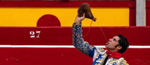 El torero podr&aacute; manejar aviones como hobby m&aacute;s no con fines comerciales. (Fuente: Instagram @cayetanorivera)