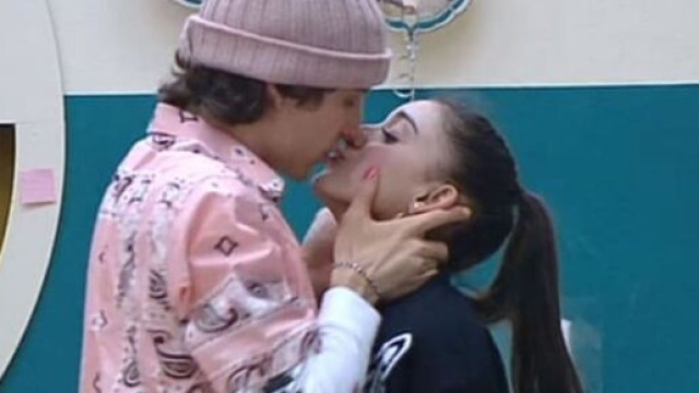 Amici 20, Sangiovanni, la madre: '&Egrave; molto preso da Giulia perch&eacute; &egrave; semplice e dolce'.