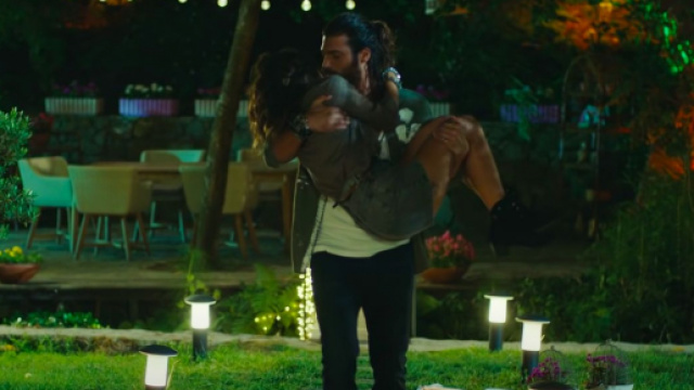 DayDreamer, episodio 15 aprile: Sanem, per sbaglio, dice a Mevkibe di aver baciato Can.