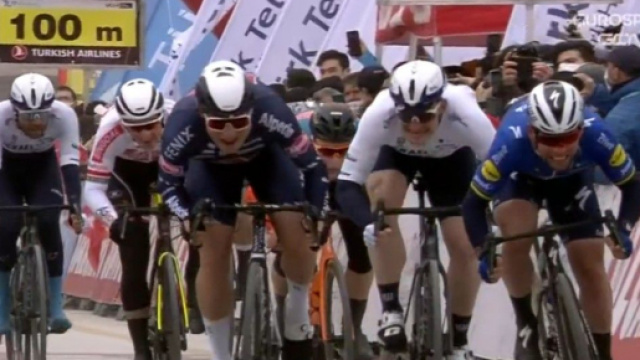 La volata vincente di Mark Cavendish al Giro di Turchia