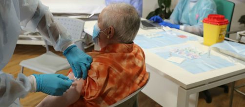 Espa&ntilde;a se encuentra a la expectativa de la llegada de vacunas para el COVID-19 (Wikimedia Commons)