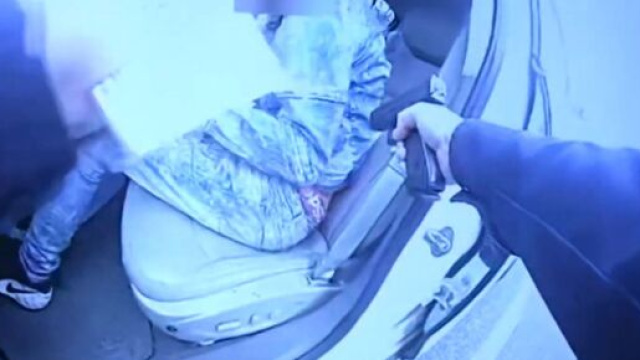 La polici&egrave;re qui a tu&eacute; Daunte Wright a confondu son arme et son taser (Credit : Twitter DonutOperator)